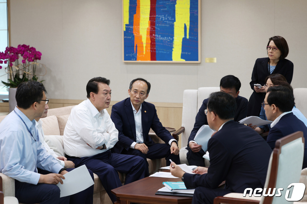  尹 "의미 없다"고 했지만..30%대 지지율에 대통령실 긴장