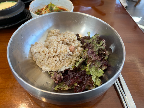 반찬식당 메인 메뉴 보리밥