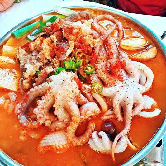  4회 먹술단 김준현 덱스 우주소녀 다영 먹방 전복 차돌 짬뽕 순두부 맛집 속초 워터피아 한화리조트 솥밥 홍게 성게알 순두부전골 위치