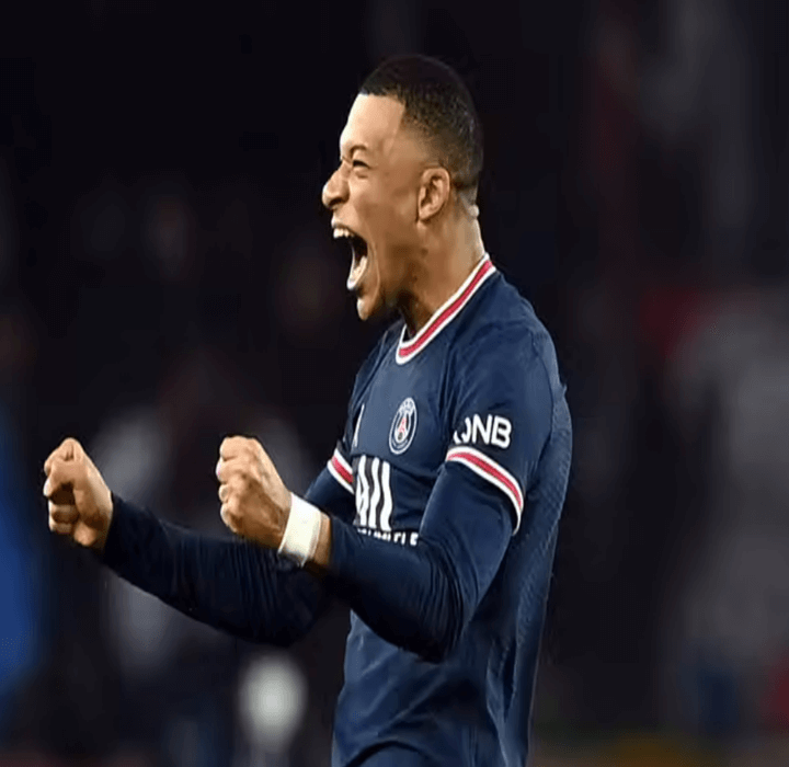 2025년까지 PSG에 잔류하기로 결정한 축구선수 음바페 선수 사진