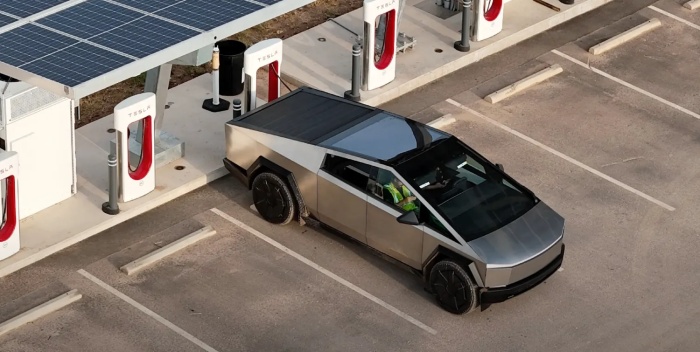 Tesla-Cybertruck-on-Super-Charger