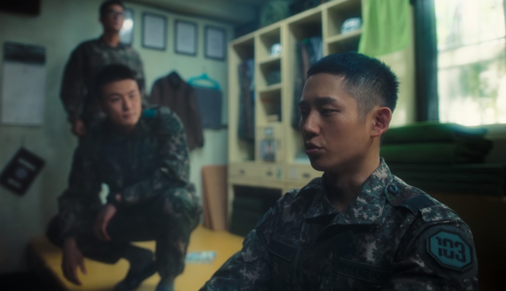  넷플릭스 디피 보는중.