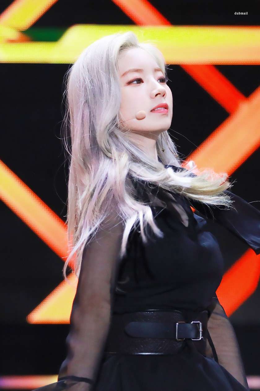  두부다현 무대의상 사진