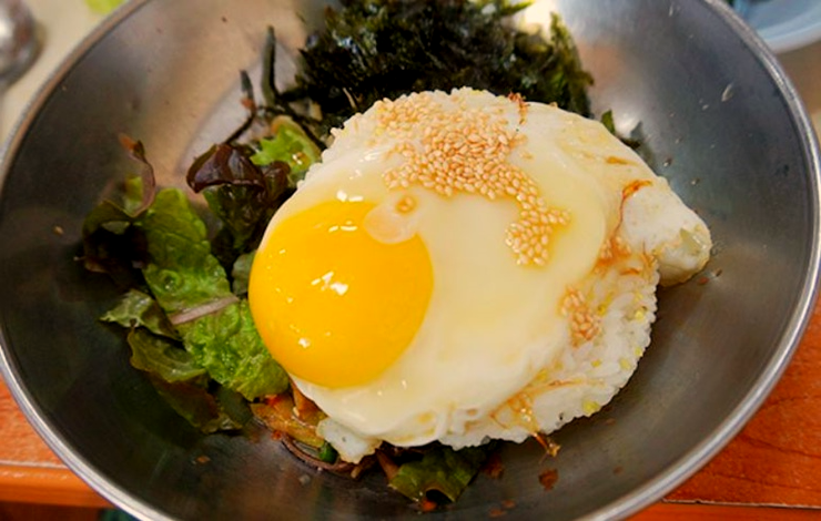 비빔밥-위에-달걀후라이
