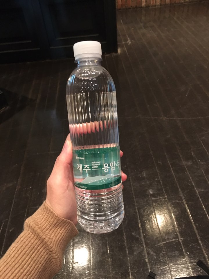  [Drink] 오리온 신상, 제주 용암수 마셔 봤습니다.