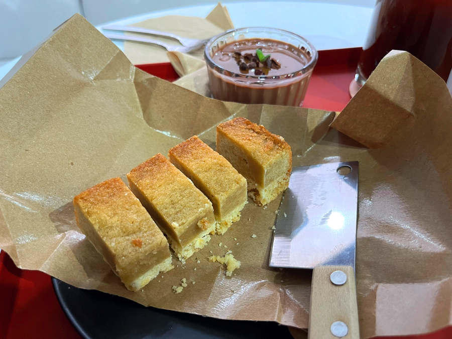 금산 카페흰바우 자른 꾸덕바