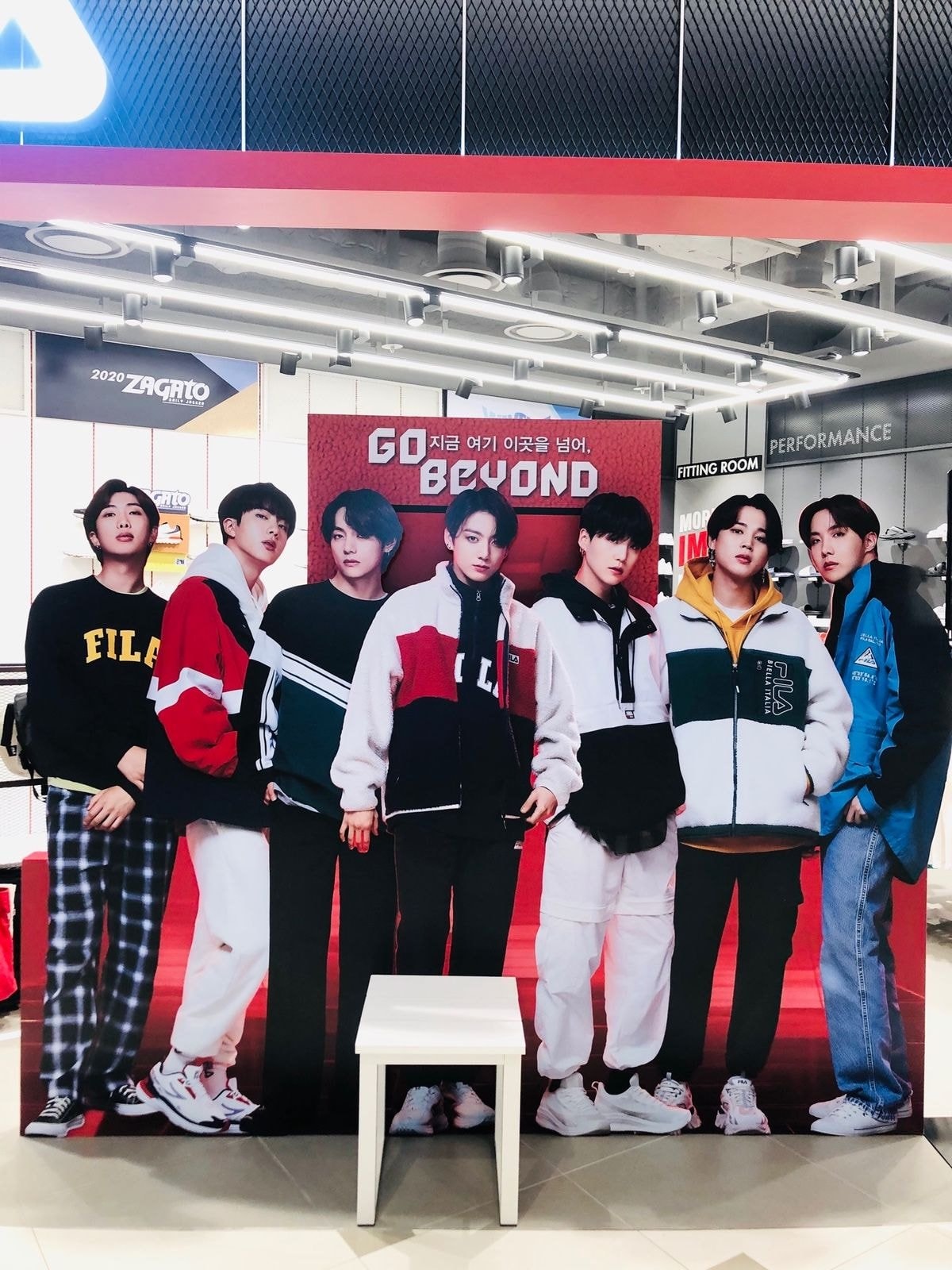  휠라매장에서 BTS 방탄소년단