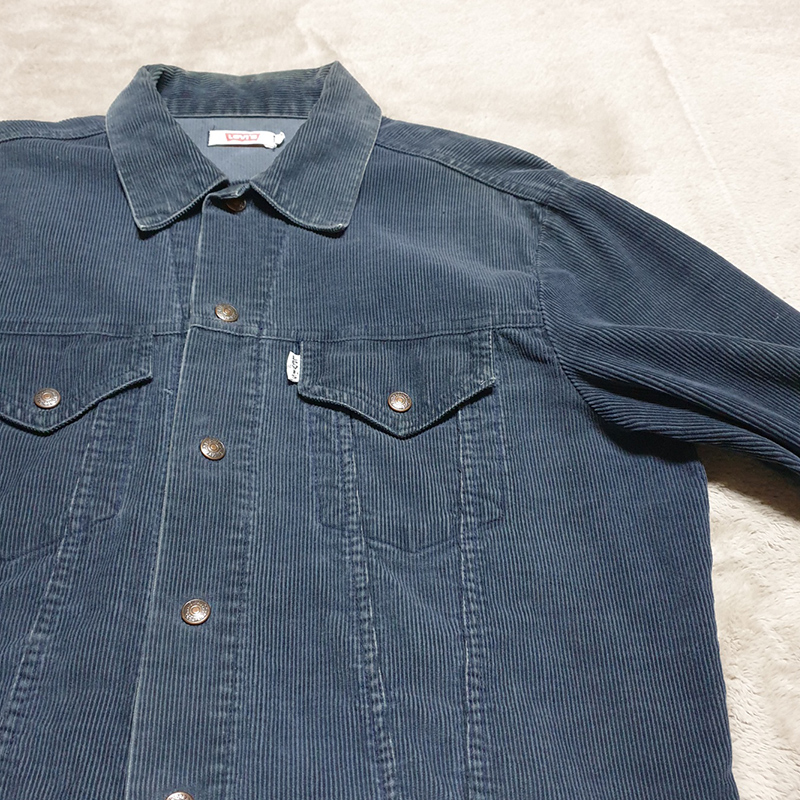 Levis-Corduroy-Trucker-pocket