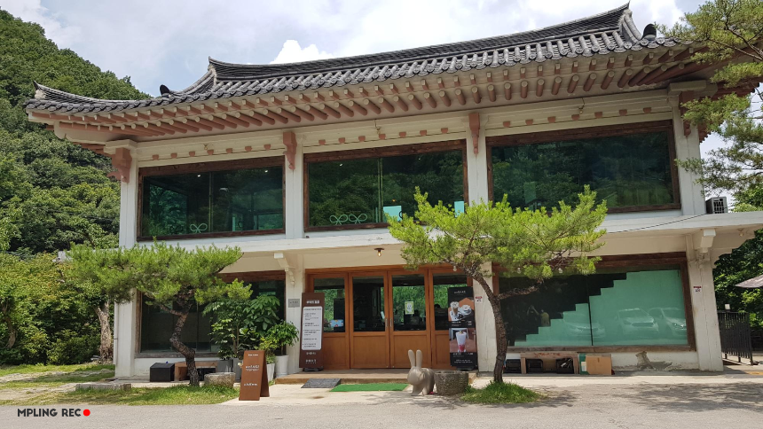  경기광주카페 :: 위베이크 WEBAKE에서 계곡물에 발 담그기