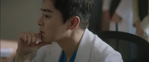  슬기로운 의사생활 시즌2 딸 둘이 간 기증해줬는데도 환자가 술 마시고와서 화난 이익준