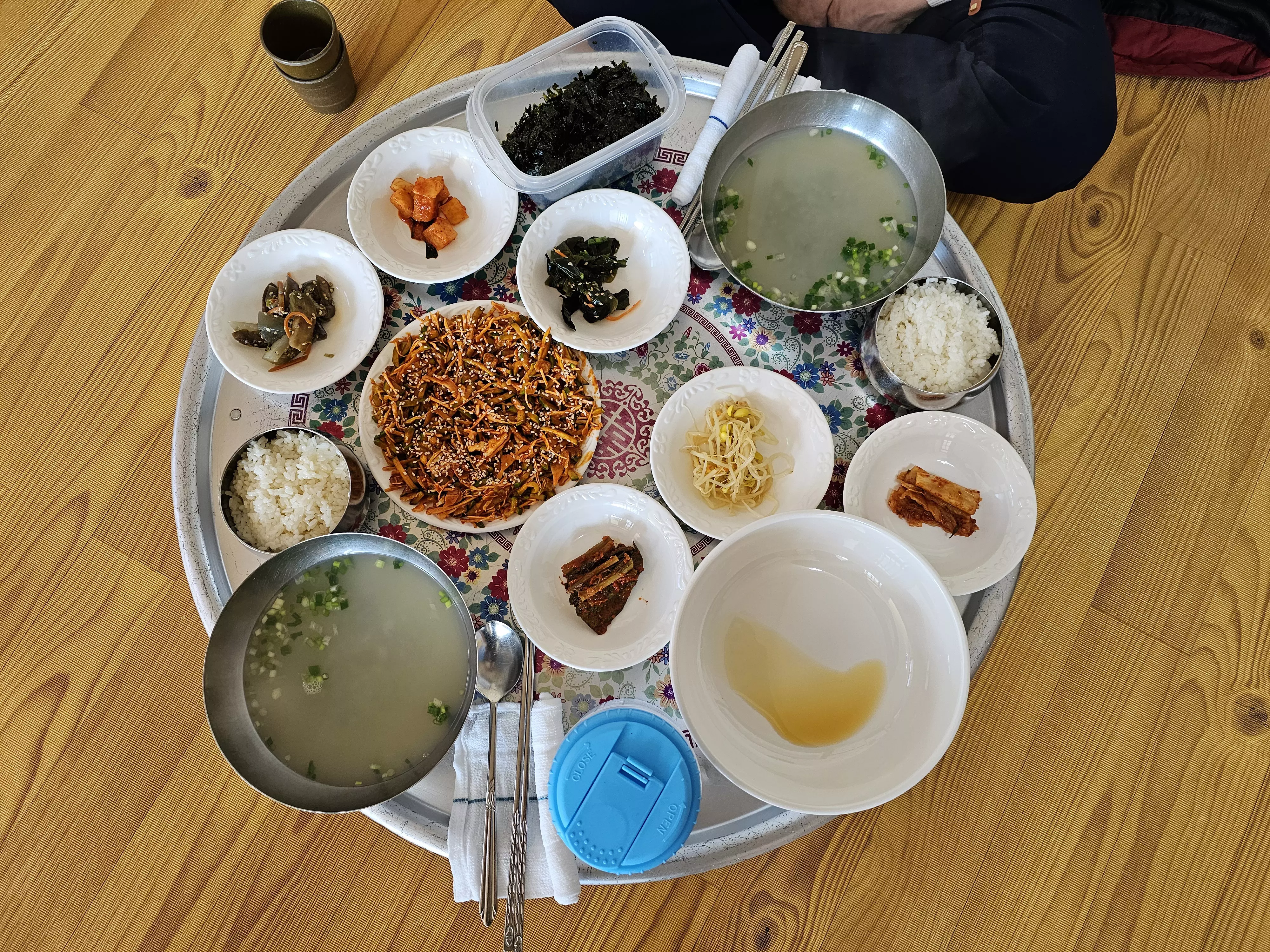 청룡식당 재첩국, 재첩회