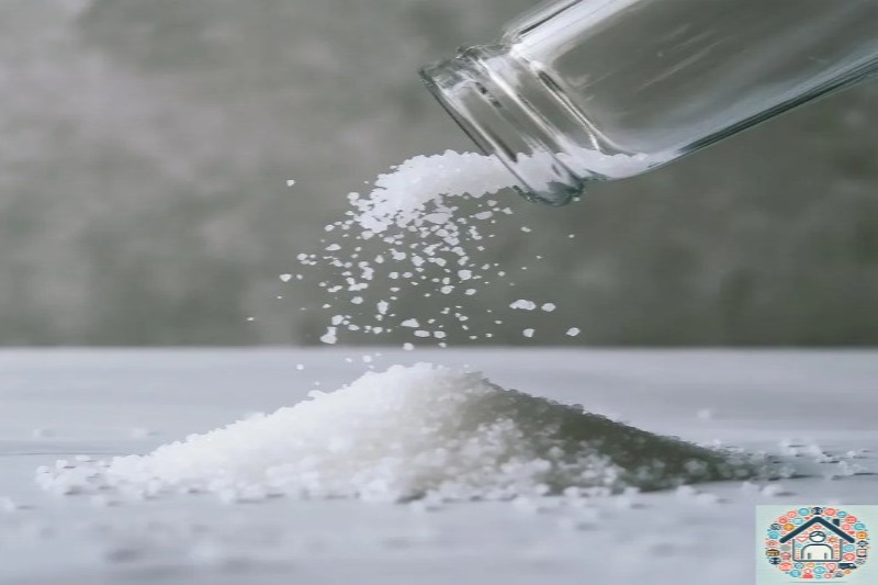 소금 섭취는 혈압 상승의 주요 원인이므로 주의해야 합니다.