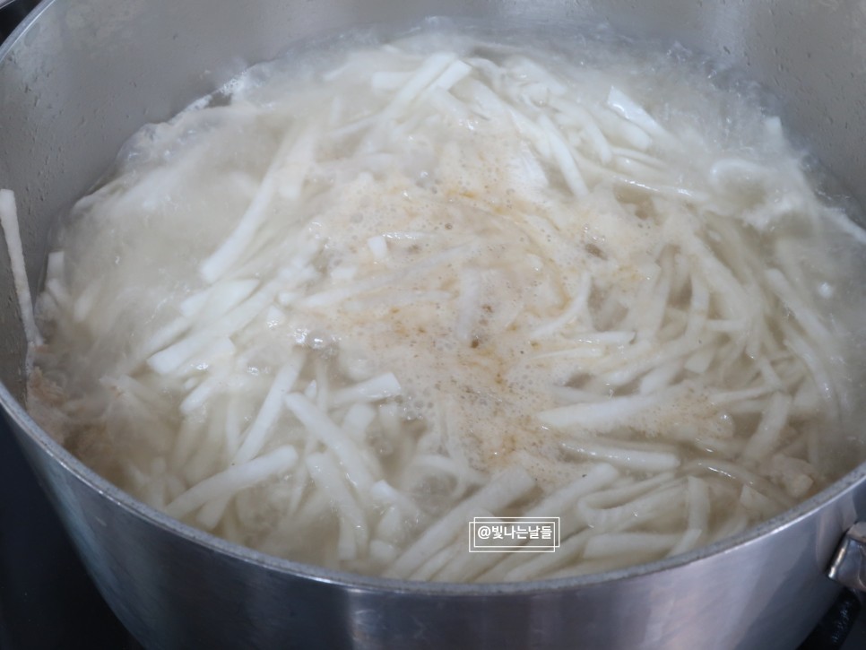 끓이기 쉽고 맛있죠 들깨 무국 21