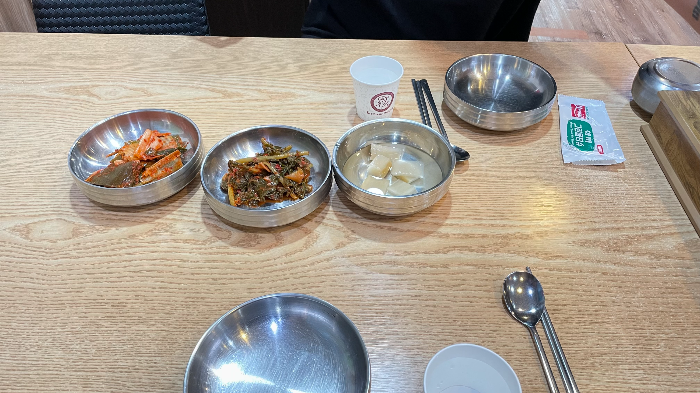 천안 성정동 삼보어죽 기본반찬 대파김치&#44; 열무김치&#44; 동치미