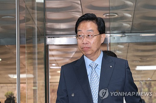  전준경 기소, 8억대 금품수수 혐의