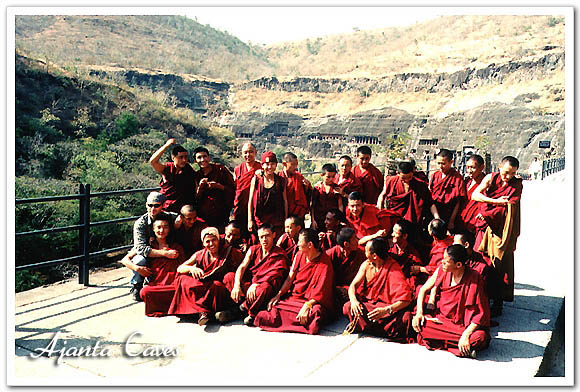 티베트 불교 승려들 단체사진