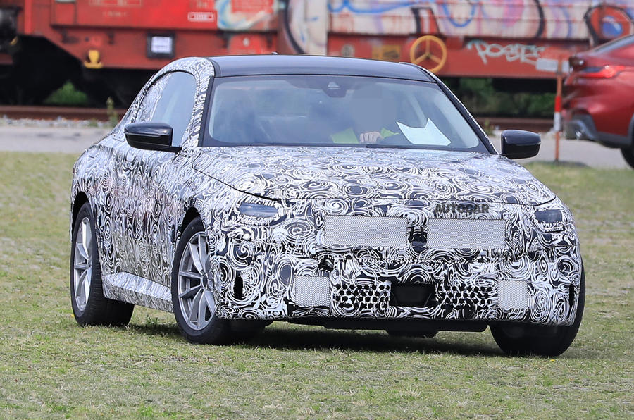  BMW 2 시리즈 쿠페 스파이샷으로 보는 예상
