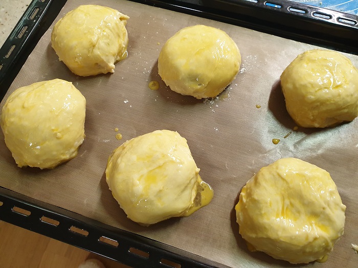 오븐에 굽지 전 단팥빵 모습
