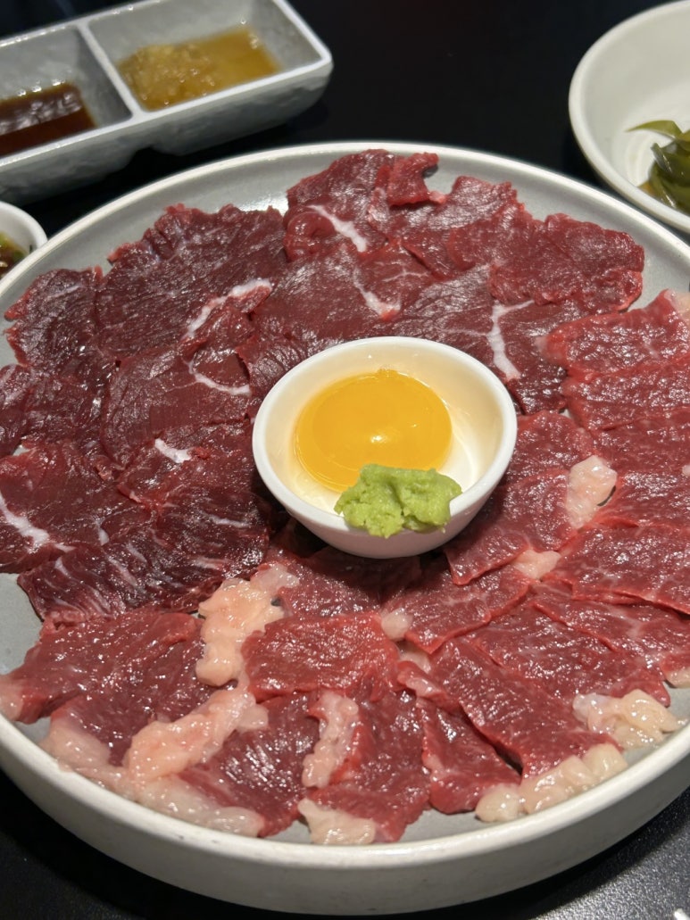 차돌육회 이미지