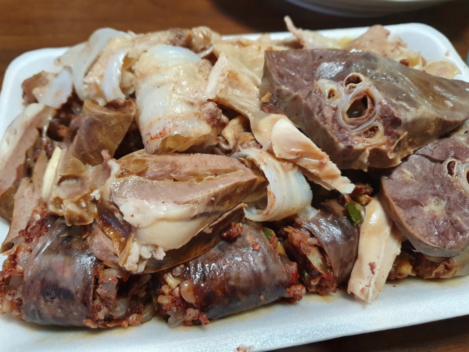  줄 서서 먹는 중리동 순대집! 늦게 가면 품절! <엄마족발순대>