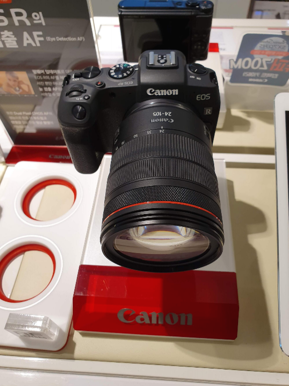 Canon M50 32mm F1.4 