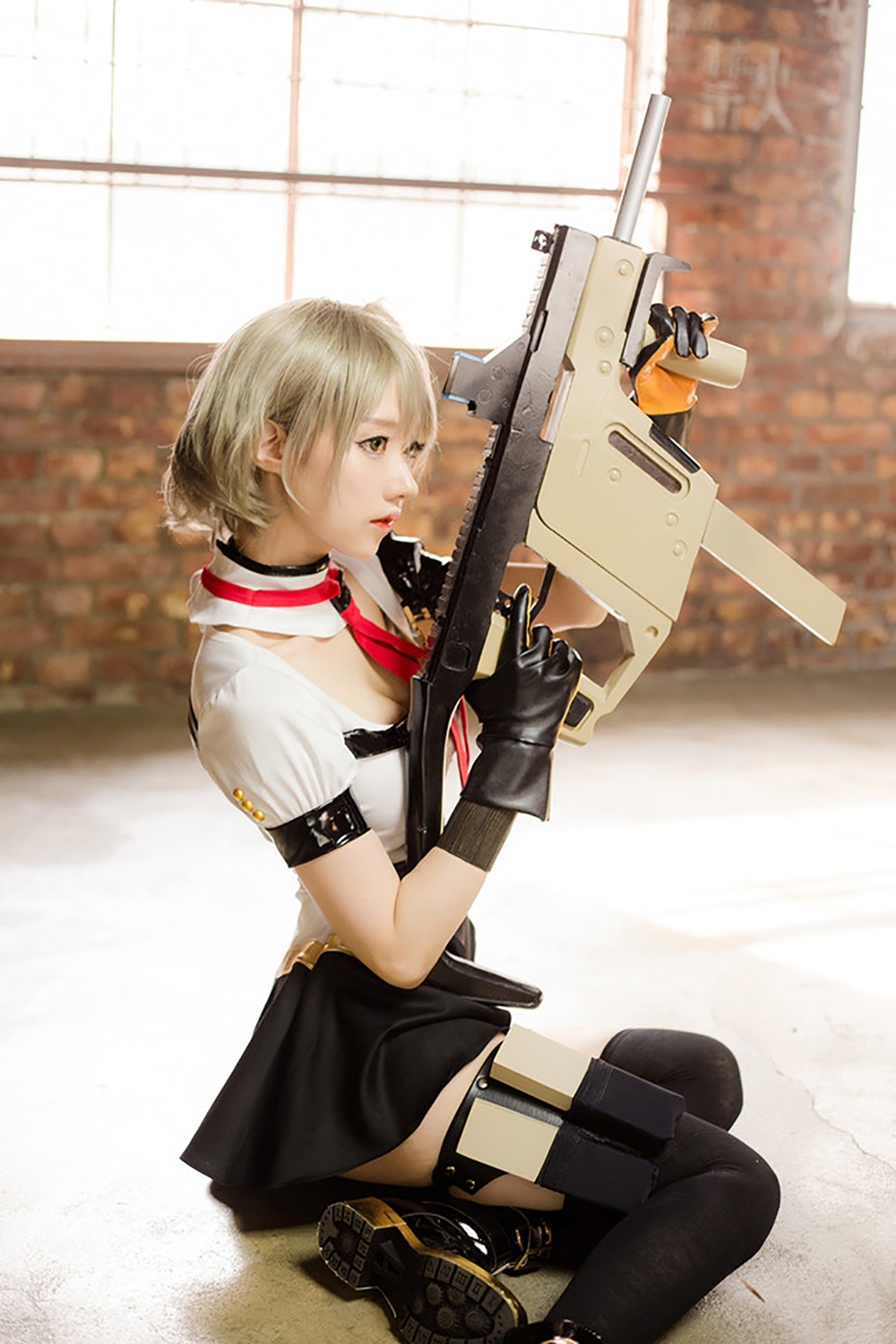 hot cosplay girl - gun