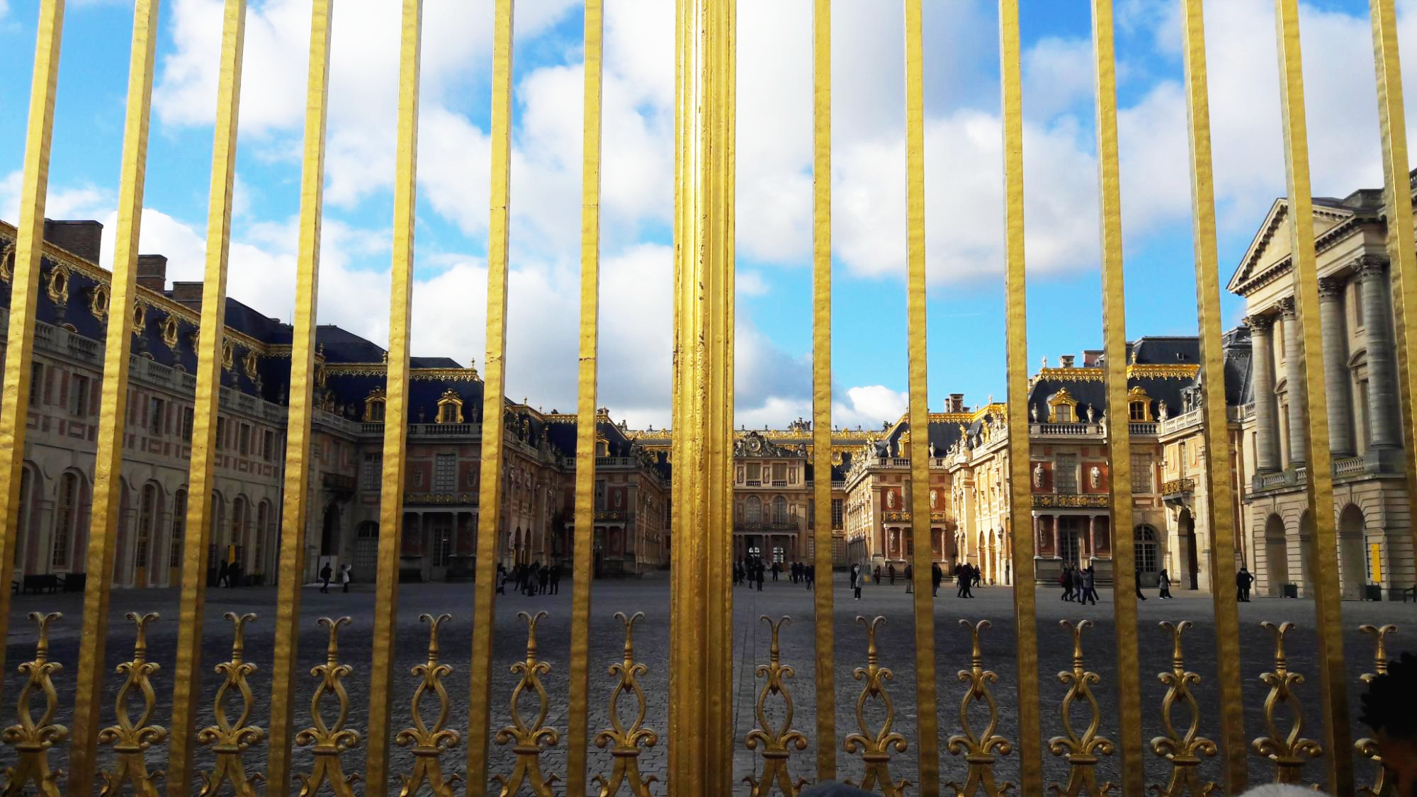 프랑스 파리 베르사유 궁전 황금빛 정문