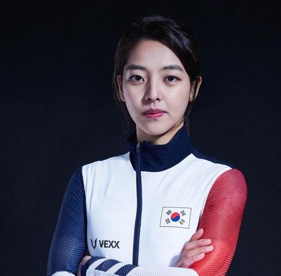  스피드 스케이팅 국가대표 김보름, 연예인 데뷔, 본부이엔티 전속계약 체결. 프로필 나이 학교.