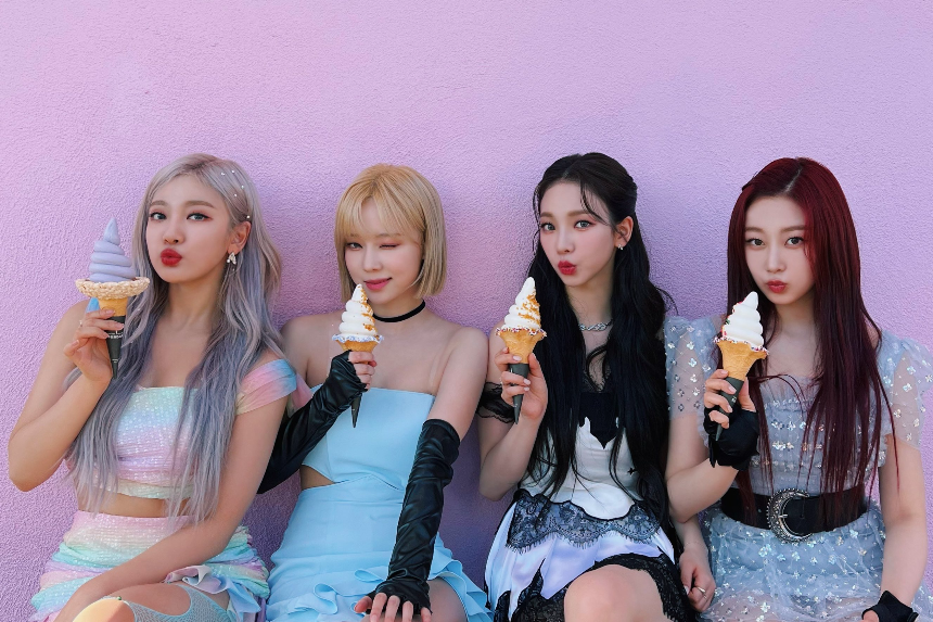 에스파 멤버들 단체로 아이스크림 먹는 사진