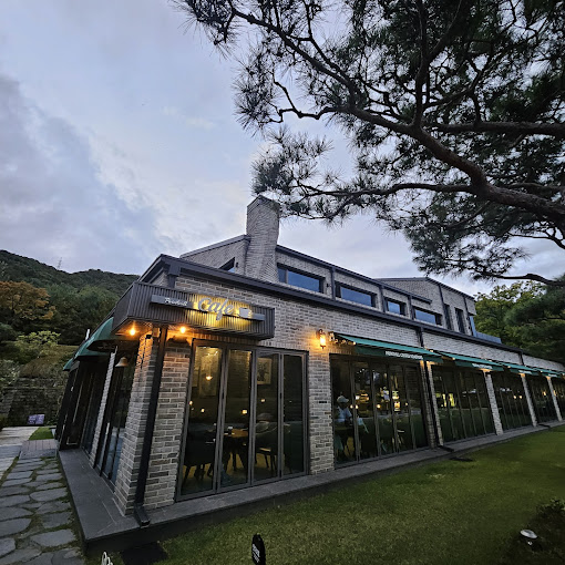 고양시 북한산뷰 대형 카페 '포인트빌'