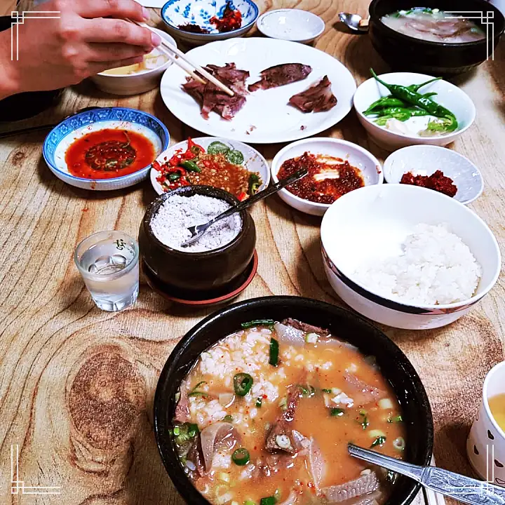  경주중앙시장 소머리곰탕 떡볶이&김밥 돔배기 김치만두 고기만두 새우만두 족발 닭발 편육 밀키트 맛집 전국 택배 주문 가볼만한 곳 추천