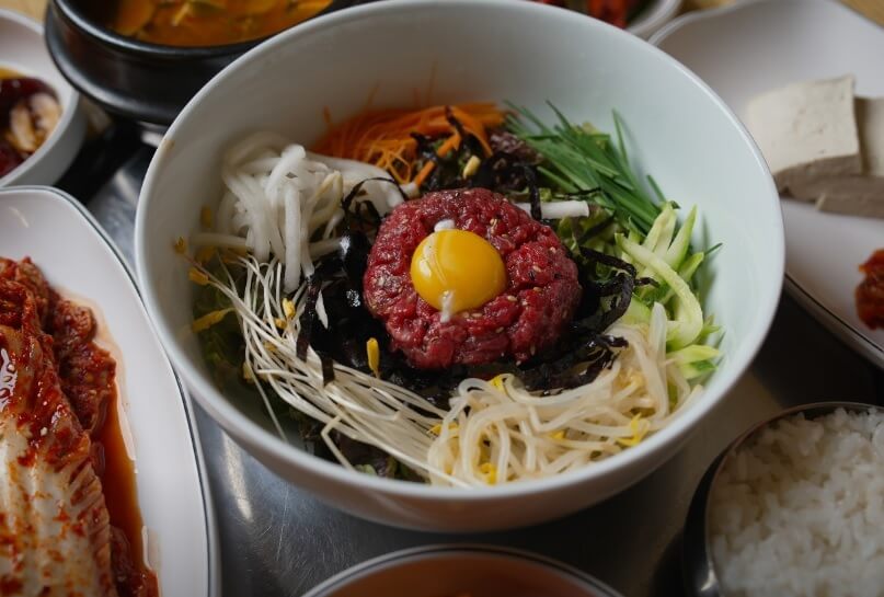 생생정보 오늘 또 방문 스타밥집 가수 김수찬 단골 인천 24시 경희궁 효성점 왕갈비탕 돼지왕갈비 맛집