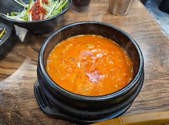 생방송투데이 산더미 보쌈 정식 8천원 부천 맛집