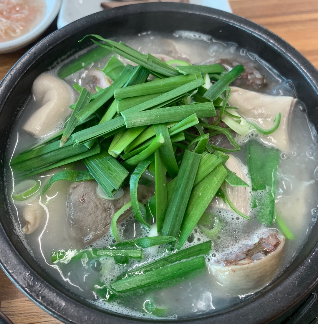 내장국밥과 부추