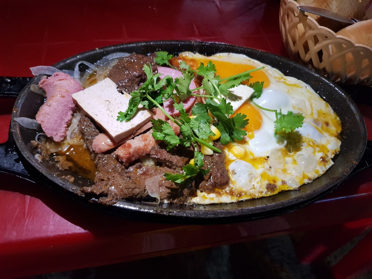호치민 빈탄군 로컬 맛집 보네(Bo Ne) 전문점 Bo Ne 3 Ngon - 비프 스테이크 황제(BIT TET HOANG GIA)