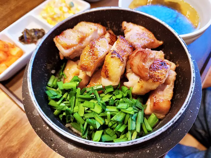 찜질방 디저트 카페 김치찜 솥밥 정식 맛집 홍제천 겨울 데이트 코스 서대문구 홍제동 가볼만한 곳 추천 생방송투데이 오늘방송 떴다 동네방네