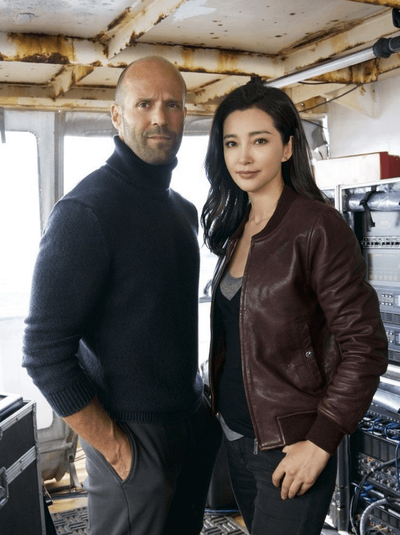 주인공 제이슨 스타뎀과 리빙빙의 사진