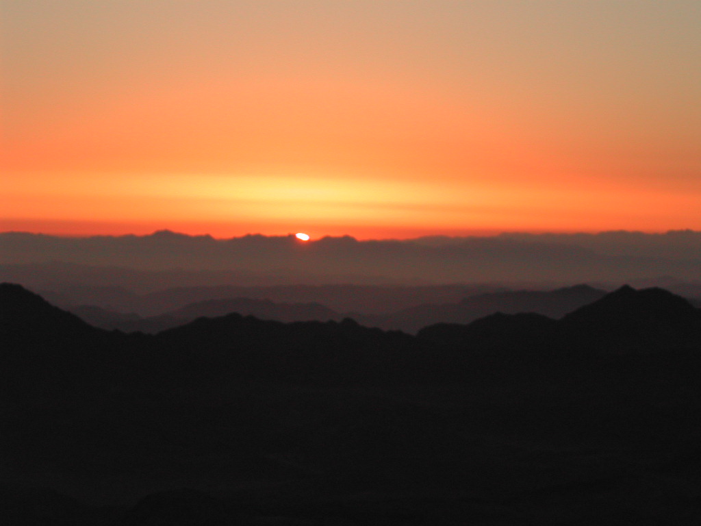 이집트-시내산-정상에서-일출-순간에-찍은사진