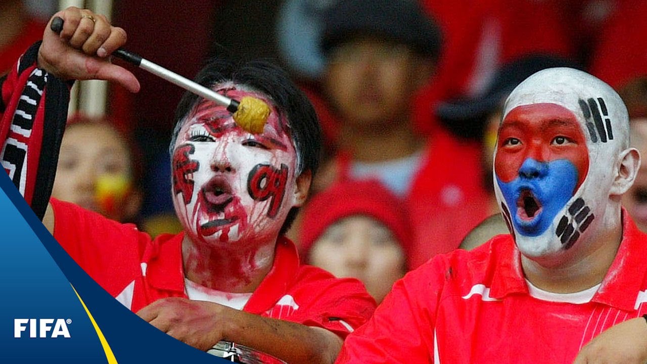 2002월드컵을 응원하는 사람들의 흥분한 모습