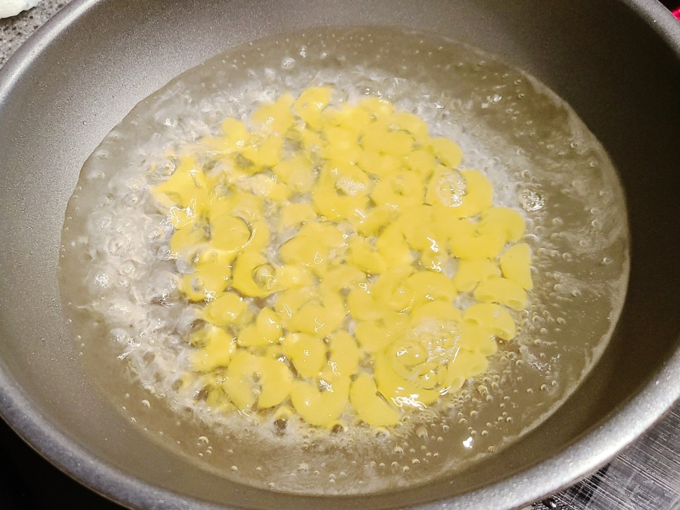 백팩커 백종원 러시아식 고기 스튜 만들기 비프 스튜 파프리카 버섯을 넣고 버섯 크림 리조또 마카로니 삶은 법 비프 스트로가노프 다진 고기 요리 14