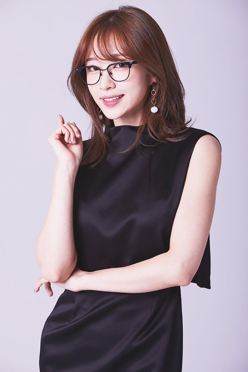  하니(안희연) 성숙한 교사느낌의 정장핏