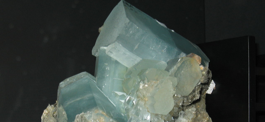 (Be3Al2(SiO3)6) 녹주석