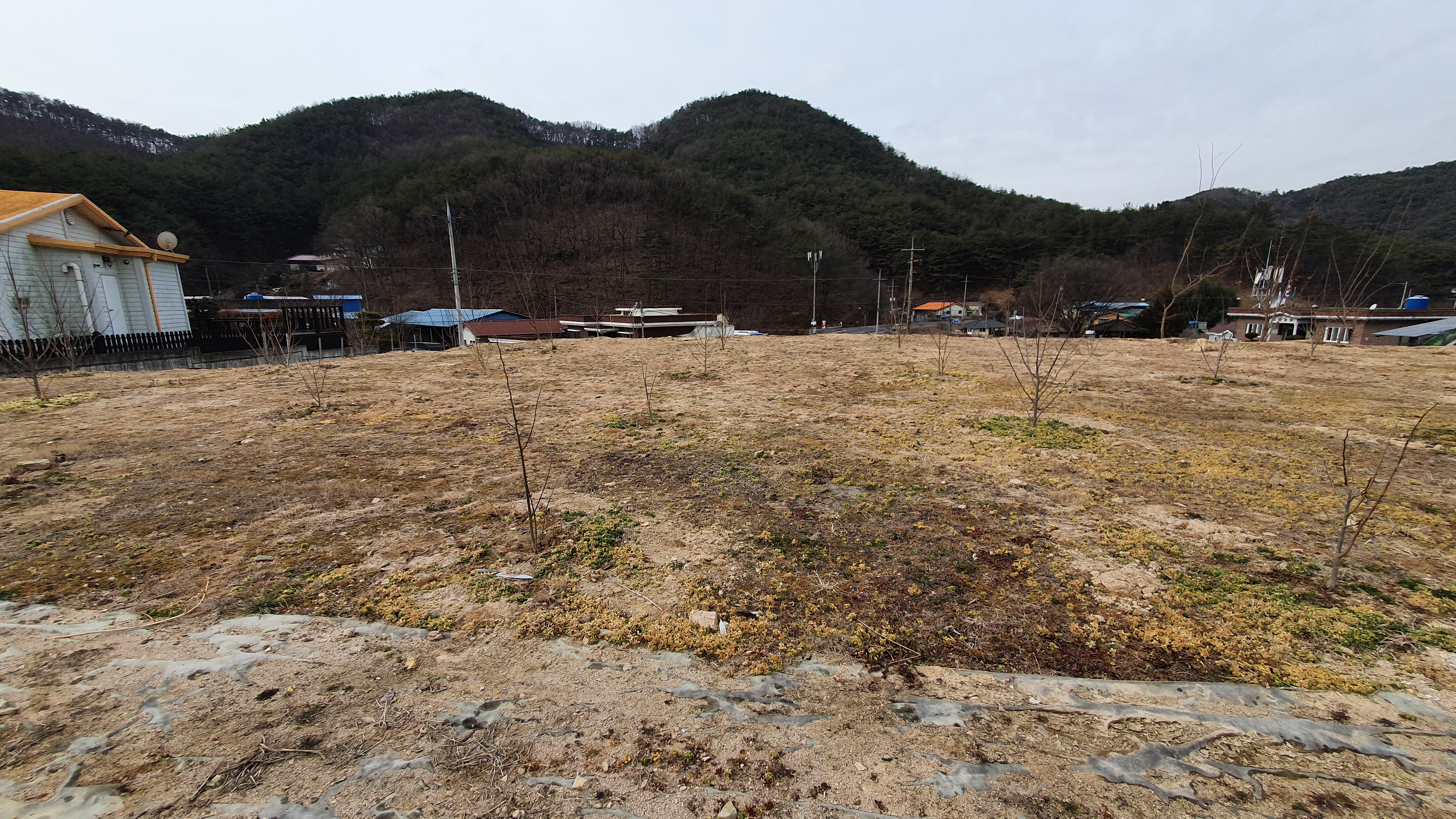  (땅나라 418번) 경남 함안 인터체인지에서 10분, 산인 소재 마을안쪽 전원주택지 매매 / 문의 055)253-6609