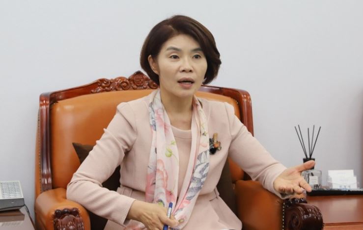  한정애 민주당 정책위의장 의대 정원 공공의대 원점 재검토 시사