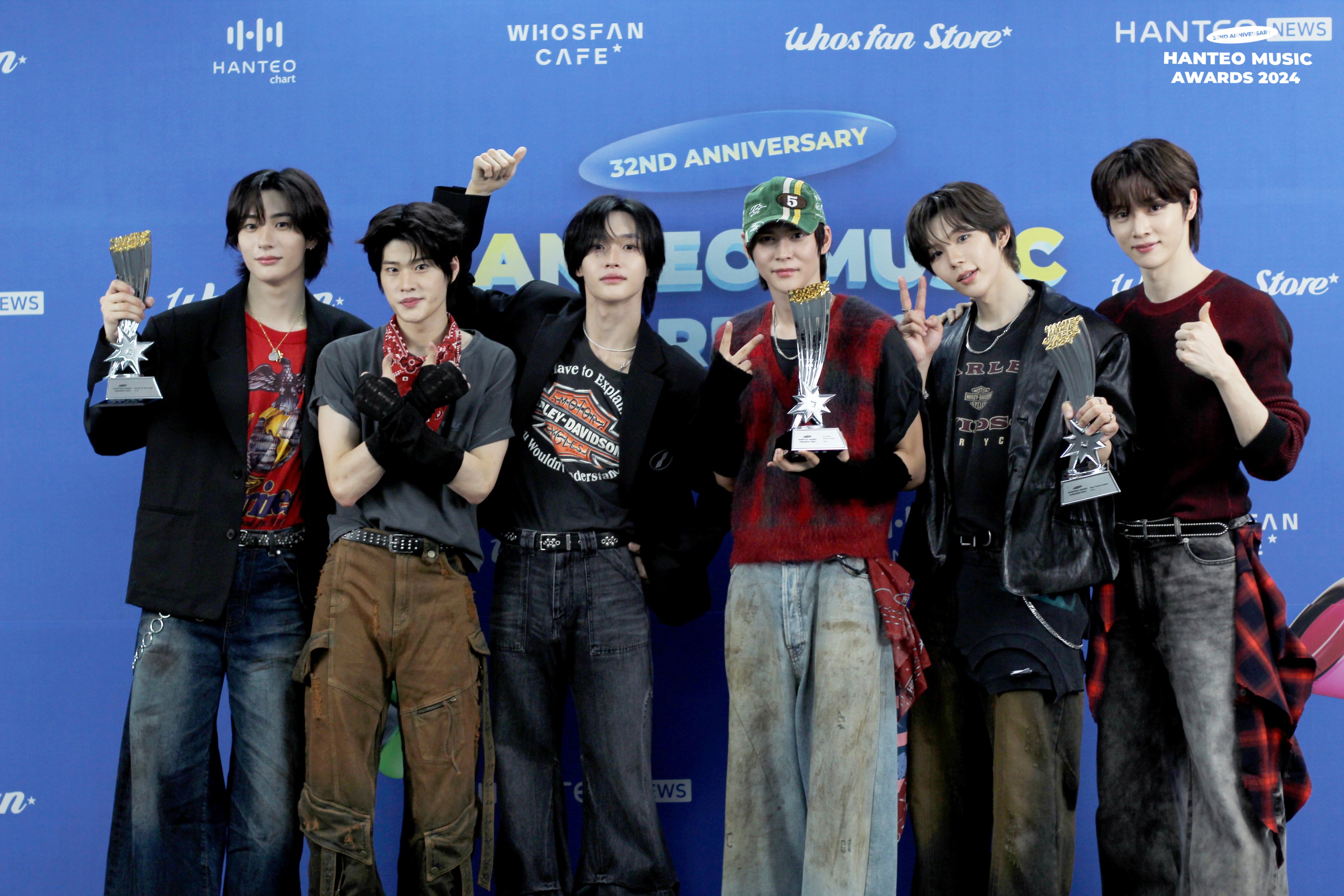 20250216한터3관왕레드카펫트위터가족사진