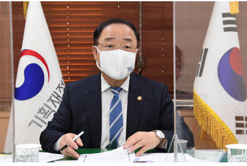  홍남기경제부총리 사의표명