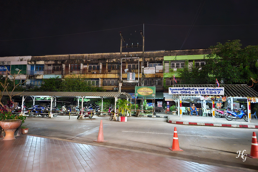 태국 깜팽펫 터미널 Thailand Kamphaeng Phet Terminal 오토바이 주차장