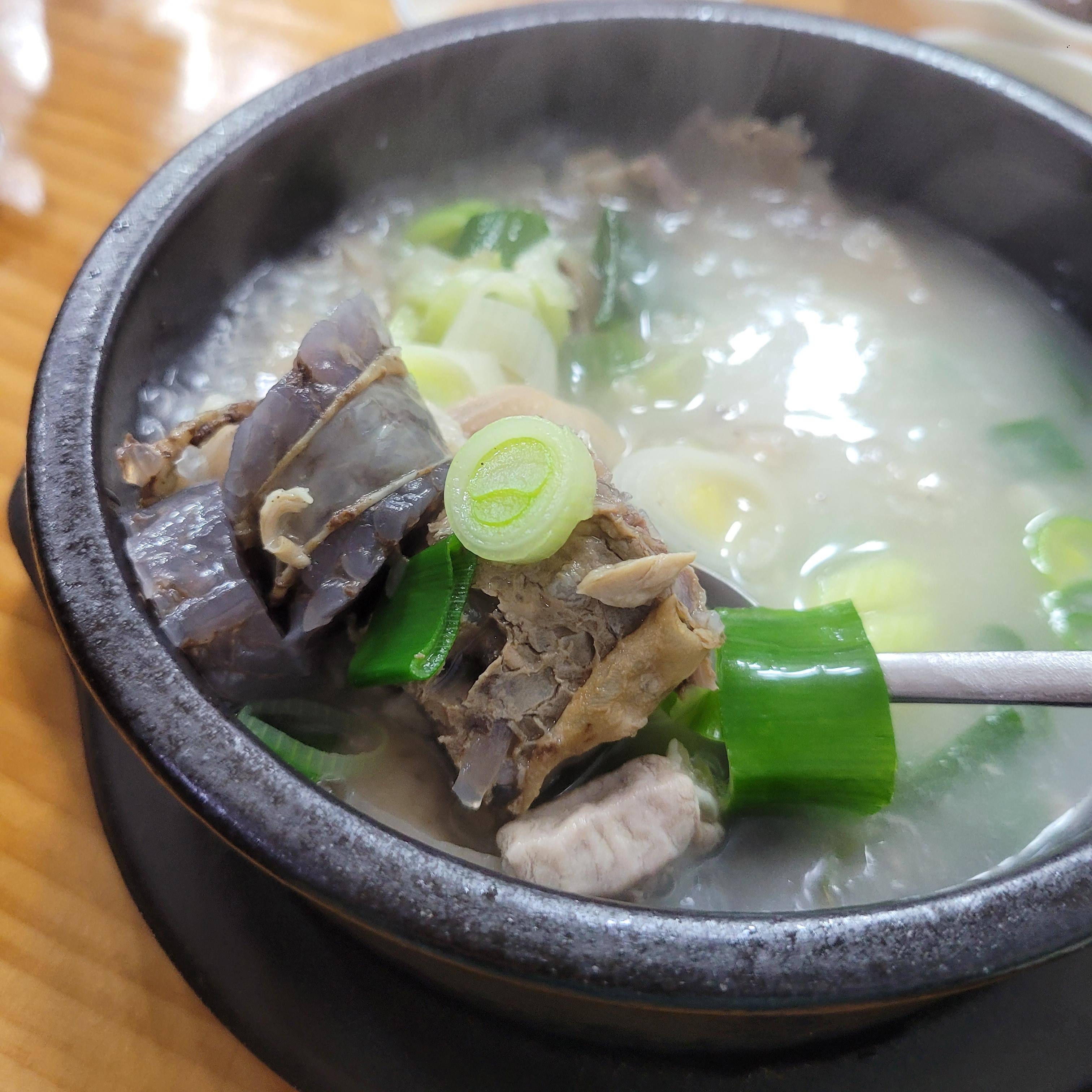  천천동 사장님과 눈빛으로 인사해요 찐사랑하는 소문난 순대국 동네사람 셋이서 국밥~