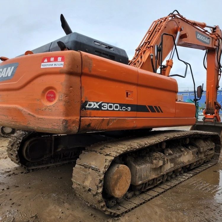  두산 DOOSAN  DX300LC-3모델 2013년식 7700만원 판매합니다