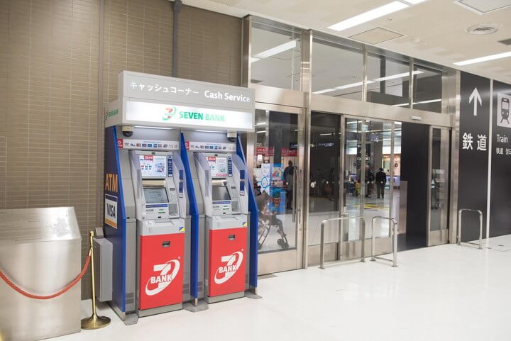 나리타 공항 제 2 터미널 세븐일레븐 ATM 장소